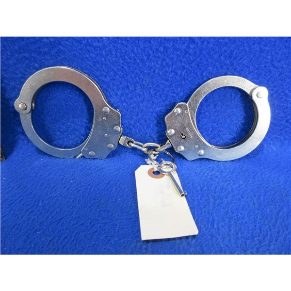 Peerless Handcuff Co. Handcuffs Model 700 with 1 Key