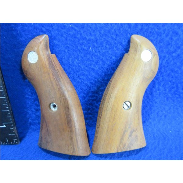 Wood Grips for Square Butt Ruger Redhawk with Screw