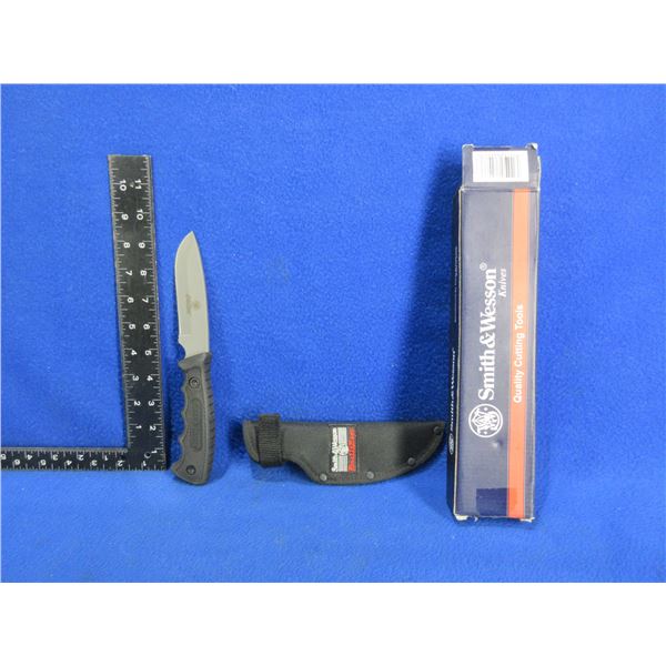 Smith & Wesson Bullseye CK202 Knife with Sheath