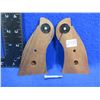 Image 2 : Ruger Redhawk Wood Grips with Screw