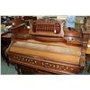 Image 8 : Antique pump organ made by Thomas Organ & Piano, Woodstock Ontario, not working at time of catalogui