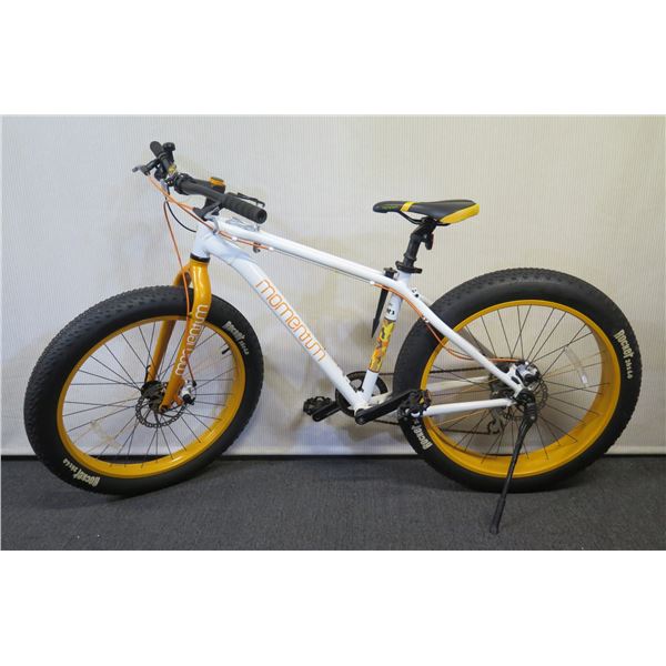 Giant ISO 4210-2 Momentum Bike w/ Rocket Tires