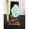 Image 16 : Jade Floral Décor on Wooden Stand 6" x 4" x 9.5"H in Hinged Box