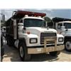 Image 1 : 1999 MACK RD688S TRI-AXLE DUMP
