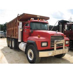 2000 MACK RD688S TRI-AXLE DUMP