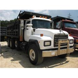 1999 MACK RD690S TRI-AXLE DUMP