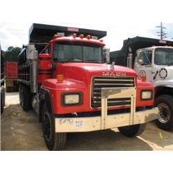 1995 MACK RD688S T/A DUMP