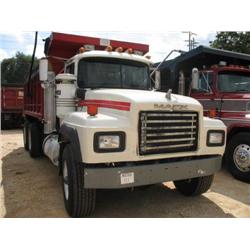 1993 MACK RD690S T/A DUMP
