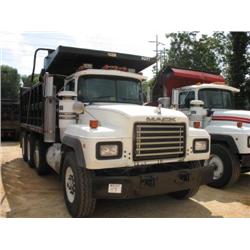 1994 MACK RD 690S TRI-AXLE DUMP