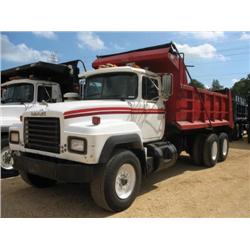 1993 MACK RD690S T/A DUMP