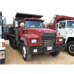 1991 MACK RD690 TRI-AXLE DUMP