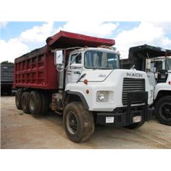 1989 MACK DM690S TRI-AXLE DUMP