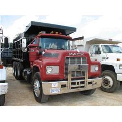 1989 MACK RD688S TRI-AXLE DUMP
