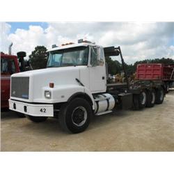 1995 VOLVO/WHITE TRI-AXLE ROLLOFF