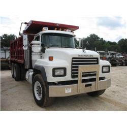 2003 MACK RD688S T/A DUMP