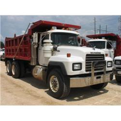2003 MACK RD688S T/A DUMP