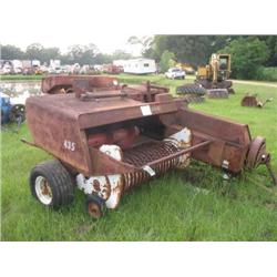 INTERNATIONAL 435 SQUARE HAY BALER