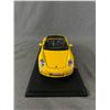 Image 2 : 1/18 Scale Maisto 911 Carrera S Cabriolet Die Cast Metal Vehicle On Stand