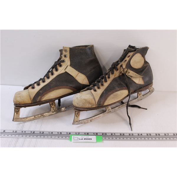 Iceland Vintage Men's Skates - Size 11.5"
