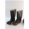 Image 8 : Cebo Rubber Boots - Size 6, Red River Cowboy Boots - Size 7 and Lemmer Paint Gun