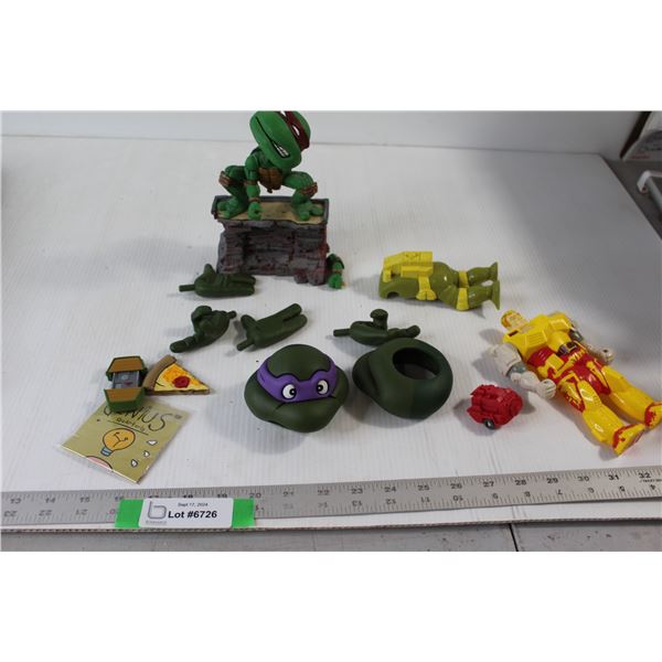(2) Ninja Turtle Figurines, Transformers Pretender Bumblebee Toy,