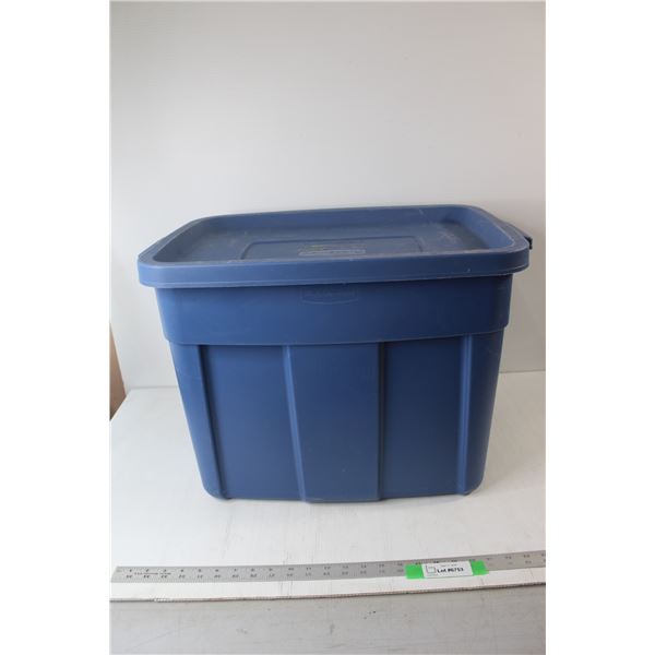 * Blue Rubbermaid Tote With Lid