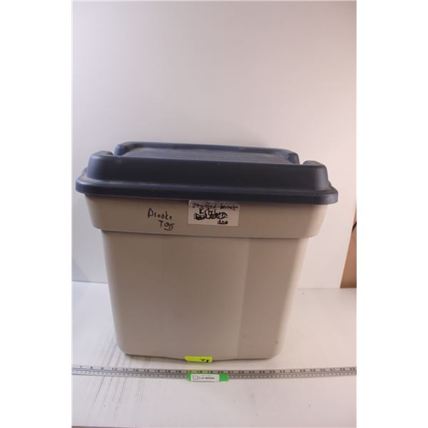 *Rubbermaid 22 Gallon Storage Container w/Lid