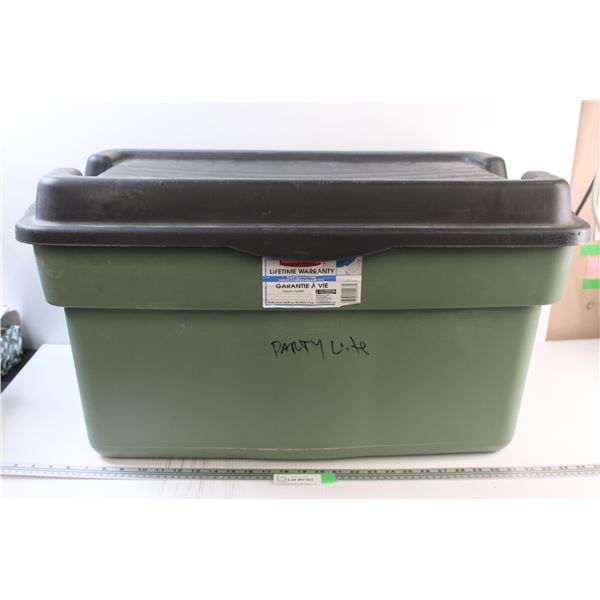 *Rubbermaid 22 Gallon Storage Container w/Lid