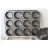 Image 2 : (2) Bundt Pans - Muffin Pan - Cake Pan