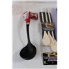 Image 5 : Betty Crocker Spoon and Spatula, Pack of (3) Wooden Spoons, Cutlery Separator, (3) Rubbermaid Contai