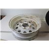 Image 3 : 16 1/4" Rim - Tire (16 x 6.00 - 6)