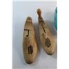 Image 4 : (2) Cobblers and Assorted Wooden Decorative Boots