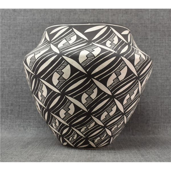 ACOMA POTTERY OLLA (S.L. STEVENS)