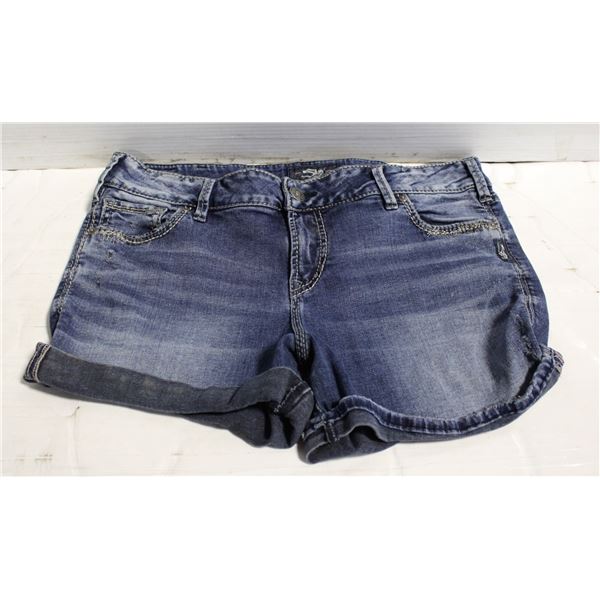 LADIES SILVER SHORTS W32/L4
