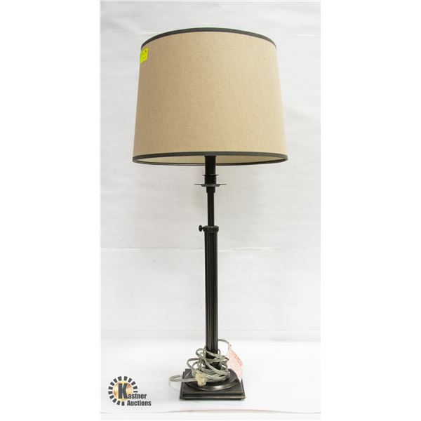 TABLE LAMP 32"