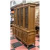Image 2 : ESTATE 2 PIECE LARGE WOODEN CHINA CABINET