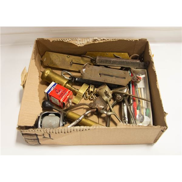 LARGE LOT OF ANTIQUE COLLECTABLES