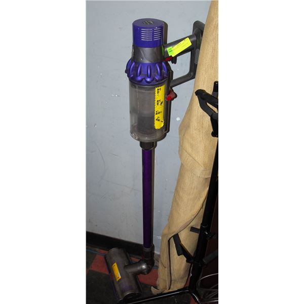 DYSON V10 HAND VACUUM