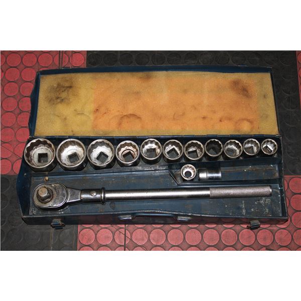 OVERSIZED SOCKET SET & WRENCH