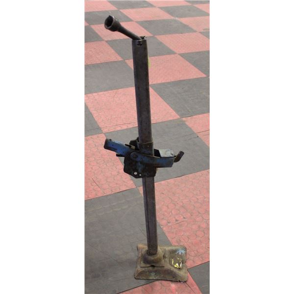 FLOOR JACK
