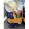 Image 2 : Royal Equine Premium Horse Crunch Honey & Molasses Horse Treat 2lbs x's 2