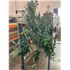 Image 4 : Artificial Tree with Trunk and Realistic Silver Dollar Leaves, Silk Faux Eucalyptus Artificial Plant
