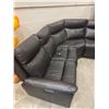 Image 2 : Gilman Creek 5-piece Top Grain Leather Power Reclining Sectional
