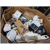 Image 2 : Pallet Box Lot of small electronics, household goods and miscellaneous