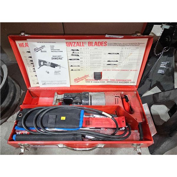 Milwaukee Heavy Duty Sawzall with Accessories & Case