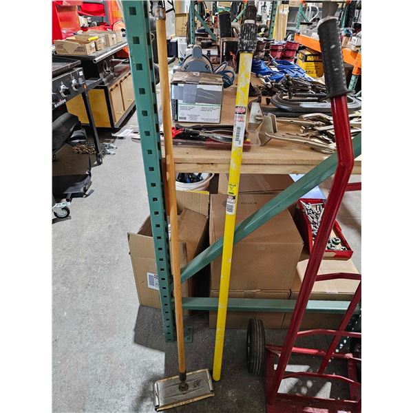 Alumiglass Mr. Longarm Sanding Pad and Extension Pole 4' - 8'