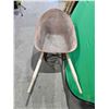 Image 2 : Single Wheel Steel Wheelbarrow - Orange