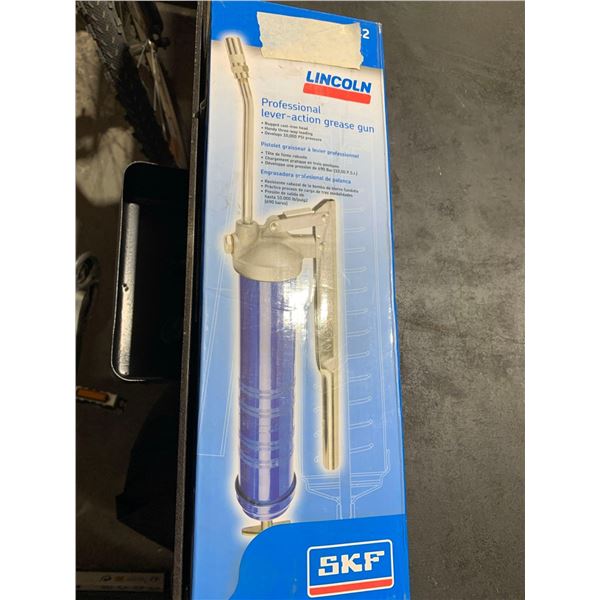 Lincoln Professional Lever-Action Grease Gun