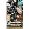 Image 2 : SHELF OF ASSORTED SHOES.
