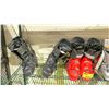 Image 2 : 4 PAIRS OF ASSORTED SKI BOOTS